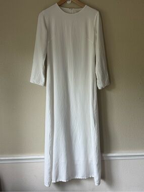 VEILED Elegant White Long Sleeve Maxi Dress